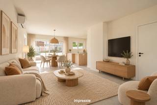 <p>Op de Pater damiaanstraat 1, vindt u deze volledig gerenoveerde (2026) en energiezuinige woning.<br /><br />Dankzij de doordachte indeling en een ruim bewoonbare oppervlakte op een perceel van 470m², is dit een ideale thuis voor gezinnen die op zoek zijn naar ruimte en praktisch gebruiksgemak.</p>
<p>De woning telt 2 bouwlagen, vier ruime slaapkamers, 2 badkamers, een wasplaats, kelder, ruime leefruimte, zolder en een inpandige garage.</p>
<p>De leefruimte is voorzien van grote raampartijen die voor een overvloed aan natuurlijk licht zorgen. De open keuken is volledig uitgerust en kijkt uit op de groene omgeving en heeft een directe toegang tot het terras en de tuin. Aangrenzend bevindt zich een praktische sportdouche uitgerust met wc en douche.</p>
<p>De woning telt op het verdiep vier slaapkamers van 10m² tot 17m² en een ruime badkamer voorzien van een wastafel, bad, douche en toilet.</p>
<p>Verder een ruime inpandige garage én een kelderruimte, ideaal aansluitend aan de keuken.</p>
<p>De tuin is netjes aangelegd en is voorzien van nieuw hekwerk.<br />Er zijn 2 terassen voorzien, ideaal als gezellige zithoek. <br /><br />De ligging van de woning is eveneens een troef. <br />Nabij openbaar vervoer, winkels en restaurants en scholen.<br /><br /><strong>TROEVEN:</strong></p>
<p>Deze energiezuinige woning is werkelijk voorzien van alle comfort.<br />- Zonnepanelen<br />- conforme elektrische keuring<br />- EPC 135 Kwh/m²J! <br />- Asbest vrij</p>