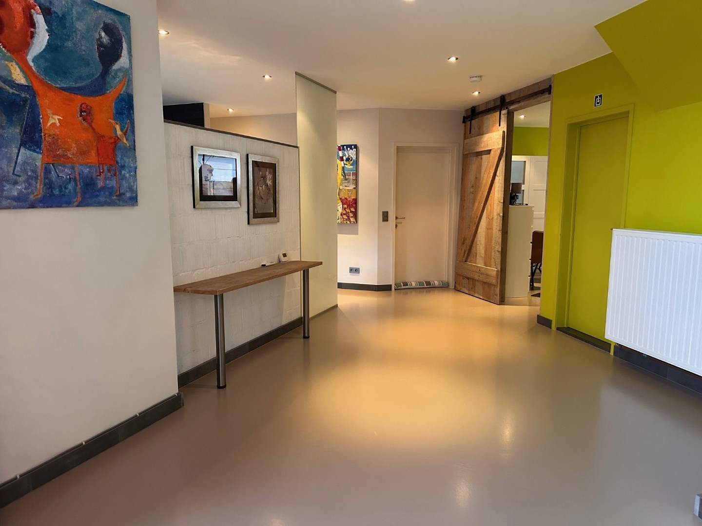 Ruim handelsgelijkvloers met garage, terras, keuken en badkamer te koop in Klemskerke (De Haan) - foto 5