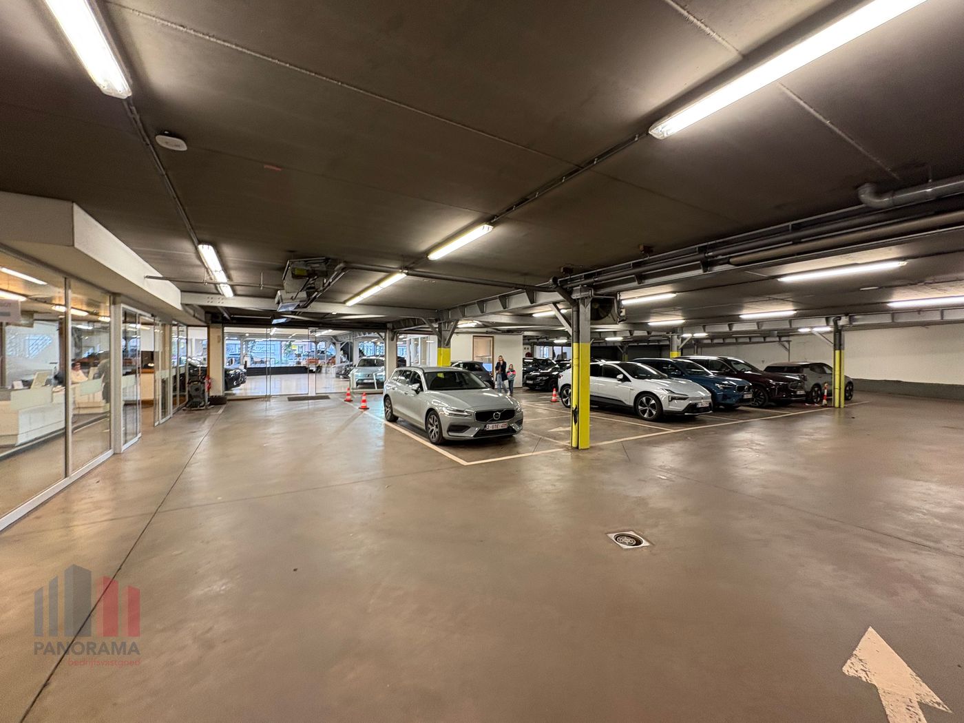 Veelzijdig bedrijfsgebouw met showroom op absolute toplocatie - foto 4