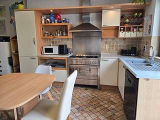 Mobiscore: 9,3! Een super gezellige woning met drie slaapkamers en zonneterras op enkele stappen van de Smedenpoort, station, 't Zand,...