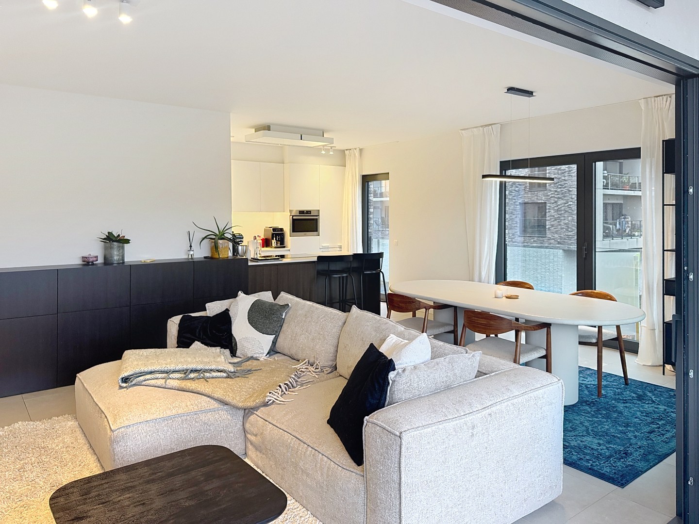 Te huur: ruim, luxueus appartement (111 m²) met groot terras - foto 1