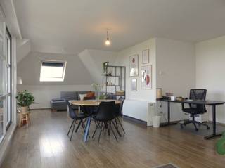 Aan de rand van het centrum van de boterstad, treft u dit ruim dakappartement op de 3de verdieping aan. Residentie Noordweddynck is gelegen in de...