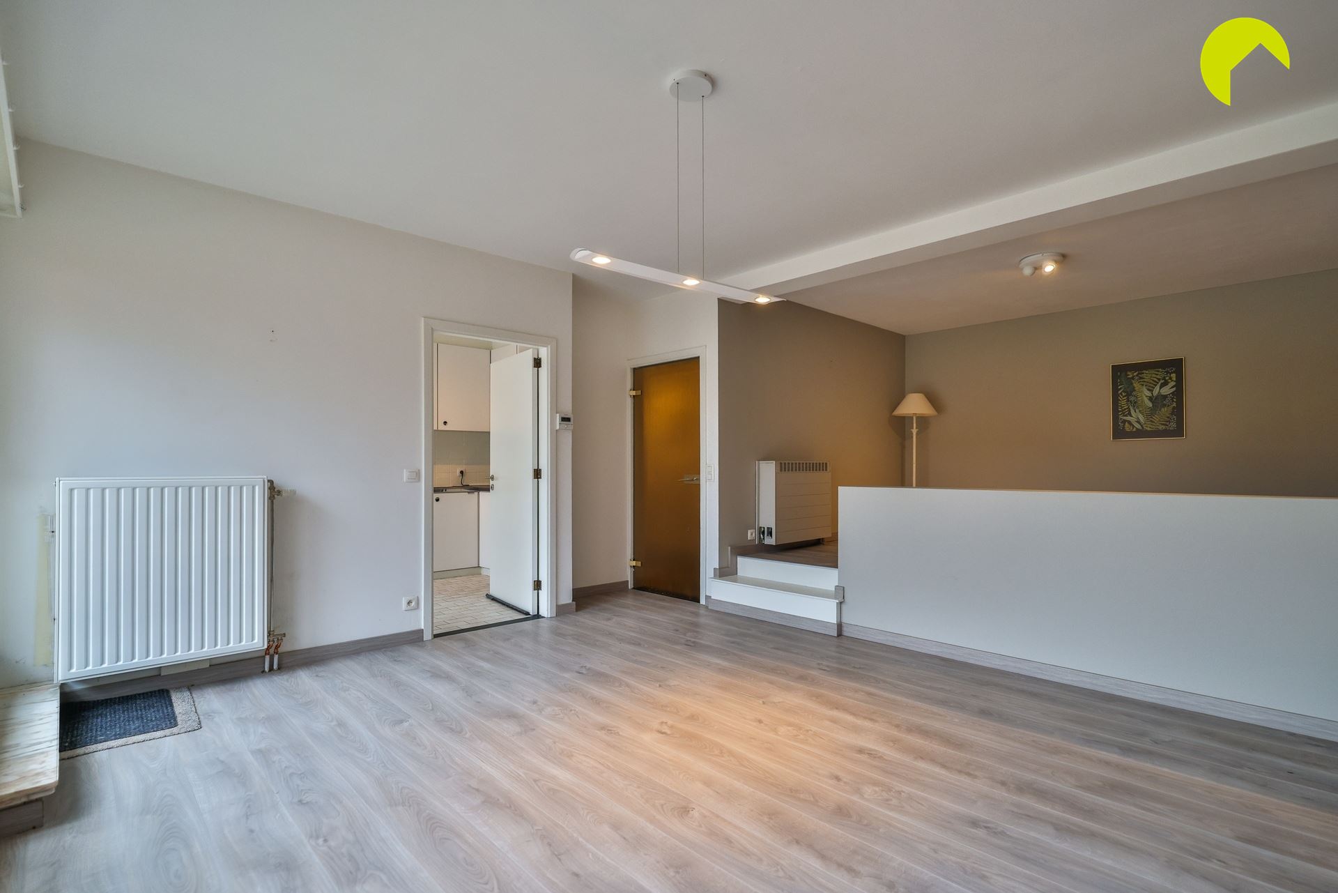 Gelijkvloers appartement (75m²) met 1 slaapkamer, groot terras (100m²) en garagebox - foto 1