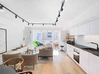 indeling: inkomhal, woonkamer, ingerichte open keuken, apart toilet, douchekamer, kinderkamer met douche en lavabo, hoofdslaapkamer.<br /><br />Inclusief gemeenschappelijke fietsenberging en privatieve kelderberging in het gebouw