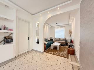 Cette maison est idéalement située à Mouscron. 
Beaucoup de potentiel : parfaitement entretenue, elle dispose de 3 chambres ainsi que d’une allée pratique et d’un jardin.

DISPOSITION : hall d’entrée, agréable espace de vie, coin salon supplémentaire, cuisine équipée avec espace petit-déjeuner.
3 chambres et salle de bains.

Visite sur rendez-vous avec Immo Beguin : loicvdv@immobeguin.be