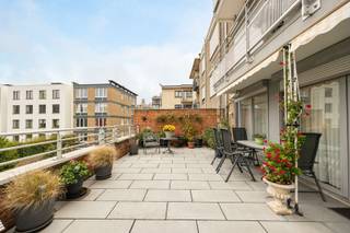 Ruim appartement met daktuin aan de Schelde Op de eerste verdieping van een goed gelegen gebouw op Linkeroever vind je dit lichte en ruime...