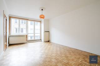 U kan zich inschrijven voor de bezoekmomenten via deze link : https://ap.lc/JiEIB of ga naar makelaarshuys.be, te koop en plan uw bezoek bij het pand.<br /><br />Dit appartement van 65 m² is gunstig gelegen nabij het Begijnhof en op wandelafstand van het historische centrum.<br /><br />Het appartement beschikt over een lichtrijke leefruimte met aansluitend de keuken. <br />Verder zijn er twee aansluitende slaapkamers, waarvan één toegang geeft tot het terras.<br />De ruime badkamer is uitgerust met een toilet, wastafel en bad/douche en afvoer voor wasmachine.<br /><br />Daarnaast is er een gemeenschappelijke berging voorzien waar ook fietsen kunnen worden geplaatst.<br /><br />EPC: B<br />Conformiteitsattest aanwezig<br /><br />Dankzij de uitstekende ligging nabij het Begijnhof geniet u van een vlotte verbinding naar winkels, campussen, openbaar vervoer en het bruisende stadscentrum.
