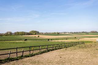 SECRET SALE – Paardenaccommodatie met gerenoveerde woningOp een idyllische, rustige locatie in het rustige en groene Pajottenland vindt u deze...