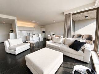 <p>Cet appartement d'environ 100 m² est situé au deuxième étage de la résidence « Liberty ». Une nouvelle construction qui attire immédiatement l'attention dans le quartier branché de l'Eilandje. Avec l'Escaut à proximité et le musée Red Star Line à deux pas, cet emplacement est sans aucun doute le point de départ idéal pour découvrir la ville.</p>
<p>L'appartement est entièrement revêtu de pierre naturelle bleue, ce qui lui confère un aspect luxueux.</p>
<p>Dans le salon, vous pouvez profiter en toute tranquillité d'une magnifique vue frontale sur l'Escaut grâce aux grandes baies vitrées coulissantes. Celles-ci donnent sur la terrasse ensoleillée d'environ 7 m² orientée à l'ouest.</p>
<p>La cuisine ouverte avec îlot central est de couleur blanche et équipée d'appareils électroménagers encastrés de qualité. Un espace de rangement séparé dispose des raccordements pour la machine à laver et le sèche-linge.</p>
<p>La chambre principale est située à l'arrière, au calme, et donne sur la magnifique deuxième terrasse d'environ 13 m². À côté se trouve la première salle de bains moderne avec douche à l'italienne et meuble lavabo. La deuxième chambre a également accès à la terrasse et peut parfaitement être aménagée en chambre d'amis, chambre d'enfant ou bureau. Elle peut utiliser une deuxième salle de bains avec douche et lavabo.</p>
<p>Toilettes séparées pour les invités.</p>
<p>De plus, un double emplacement de parking souterrain est disponible à la location pour 190 euros par mois.<br /><br />Charges communes : 120 euros.<br />Toutes les charges sont à la charge du locataire.<br /><br />Disponible immédiatement.</p>