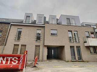 Prachtig appartement in het centrum van Herent.Het appartement bestaat uit een inkomhal, lichtrijke woonkamer met ruim terras (25 m²), volledig...