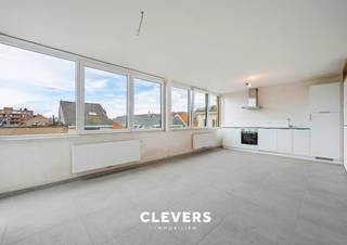 In het bruisende stadscentrum van Blankenberge ligt dit nieuwbouw dakappartement op de vierde verdieping in de charmante residentie 'Ellie'. Zowel...