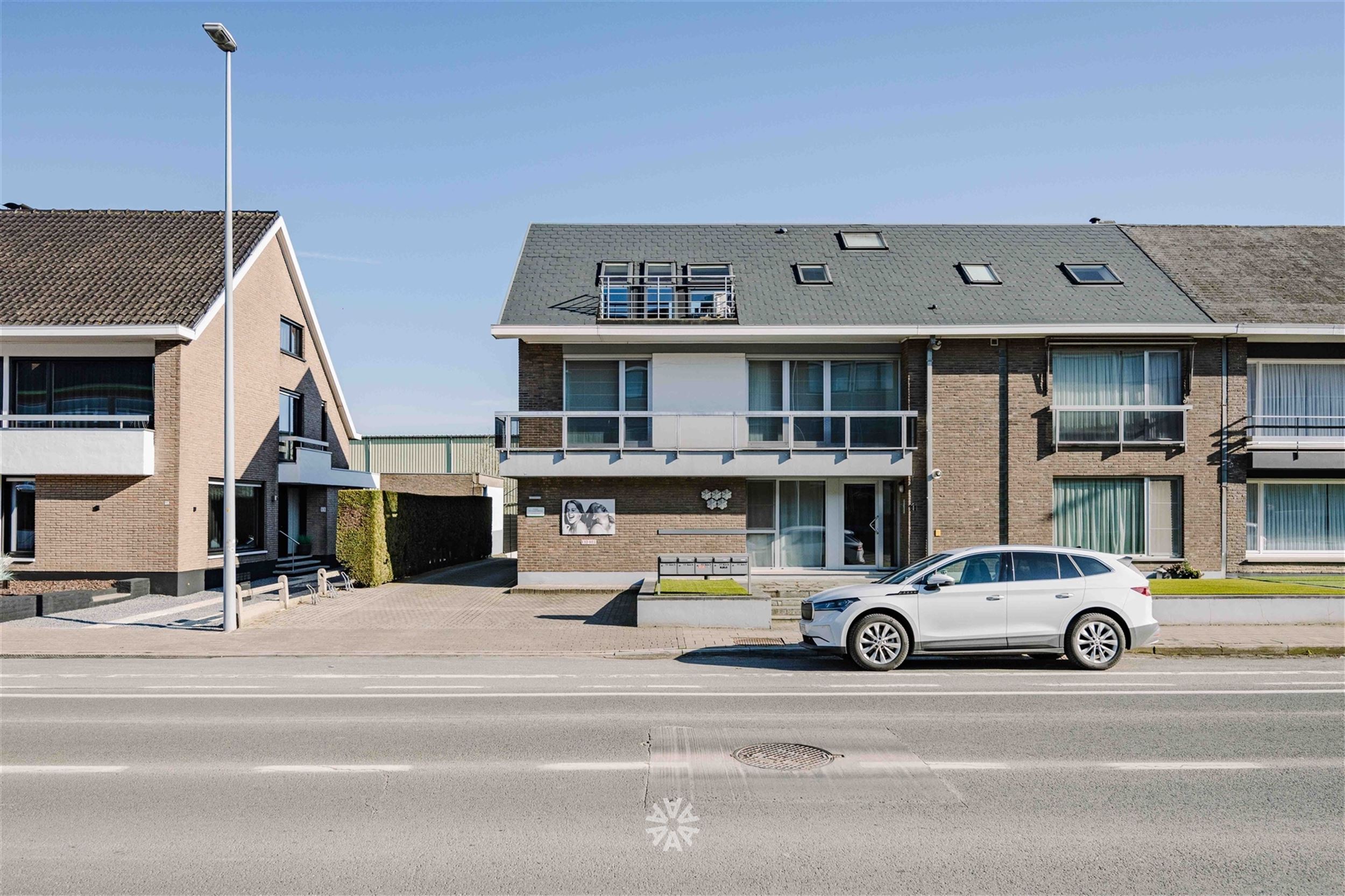 Lichtrijk dakappartement met 2 slaapkamers in Deinze - foto 4