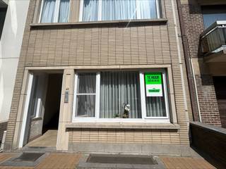 Dit gezellig appartement is gelegen in het centrum van Middelkerke. Alle winkels bevinden zich op wandelafstand alsook het strand en de zeedijk...