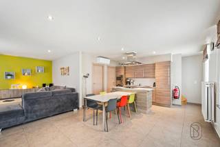 Dit vakantiehuis is perfect instapklaar, goedgelegen in de Vlaamse Ardennen, de ideale investering!INDELING: gezellige leuke lichtruimte met open...