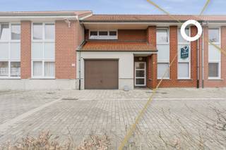 Deze volledig instapklare woning die recent totaal werd gerenoveerd met oog voor kwaliteit en comfort. Het EPC-label B en de conforme...