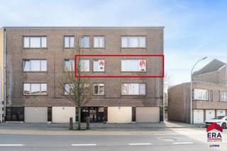 Ben je op zoek naar een volledig vernieuwd appartement met drie slaapkamers en terras op een centrale ligging? Gevonden!Op de derde verdieping, te...