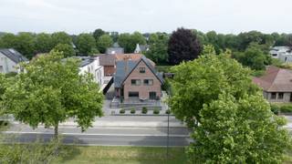 Ruime instapklare gezinswoning op een toplocatie in Bree op wandelafstand van het centrum, het kanaal, verschillende winkels, scholen,..Ideale...