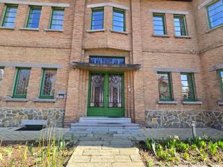 Prachtige en zeer goed onderhouden dokterswoning ('Bj '39) binnen de beschermde Dumontwijk te De Panne. De eigendom bevindt zich op enkele stappen...