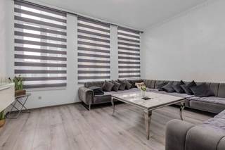 Dit ruim herenhuis met veel potentieel is gelegen op een toplocatie nabij Park Spoor Noord en het Eilandje in Antwerpen. Ideaal voor...