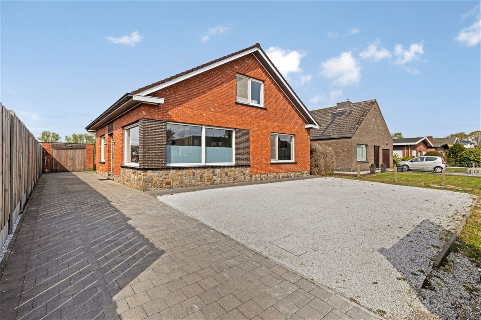 Instapklare open bebouwing op 480 m² met 3 slaapkamers en 2 badkamers. - foto 2