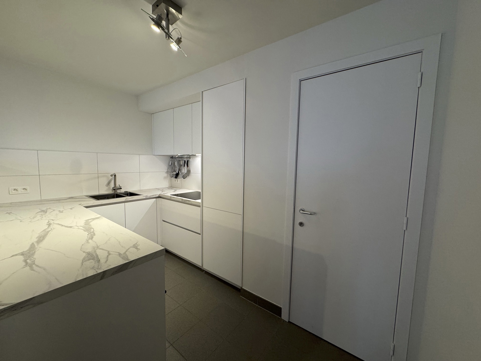 ANTWERPEN - CENTRUM - Gerenoveerd twee slaapkamer appartement  - foto 4