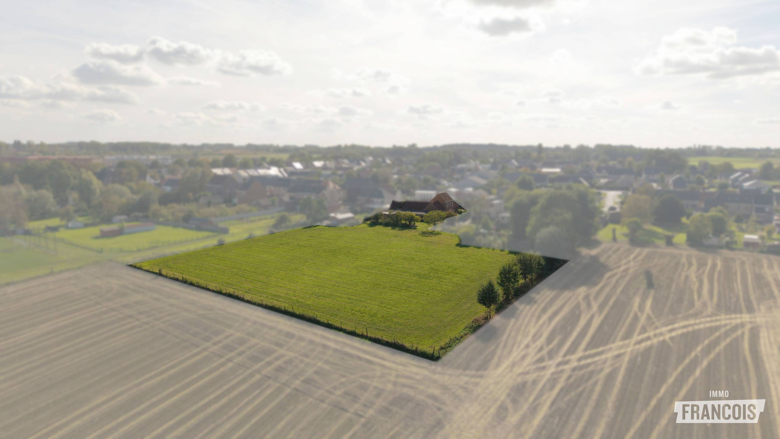 Te renoveren hoeve met stallen op 8.829 m² in Scheldewindeke | TE KOOP - foto 2