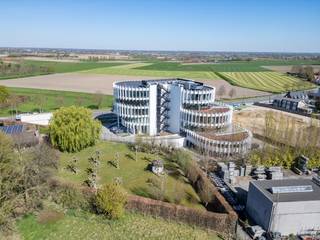 Kantoorruimte in Office One, de eye-catcher te Tielt op de invalsweg vanuit Aalter.Een opvallend sprekende architectuur en uitstekende visibiliteit,...