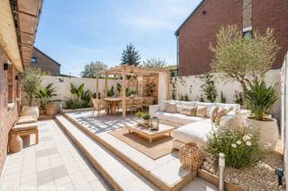 GEZINSWONING MET EEN BEWOONBARE OPP. VAN 206 M² NABIJ CENTRUM LANAKEN ! <br /><br />We vinden deze open bebouwing met een bewoonbare oppervlakte van 206 m² terug op een perceel van 2a 13ca in Lanaken. <br /><br />Voor meer informatie, neem zeker een kijkje op onze website via de volgende link:<br />https://www.sterkvastgoedmakelaars.be/detail/te-koop-woning-lanaken/7541265?dosearch=True&flowstatus=ForSale,ForSaleReserved,ForSaleWithBid,ToCompleteForSale,SoldUnderReserve,Sold&pageindex=1&pagesize=12&searchpage=ForSale&sortdirection=DESC&sortfield=pub_flowstatus&transactiontype=Sale
