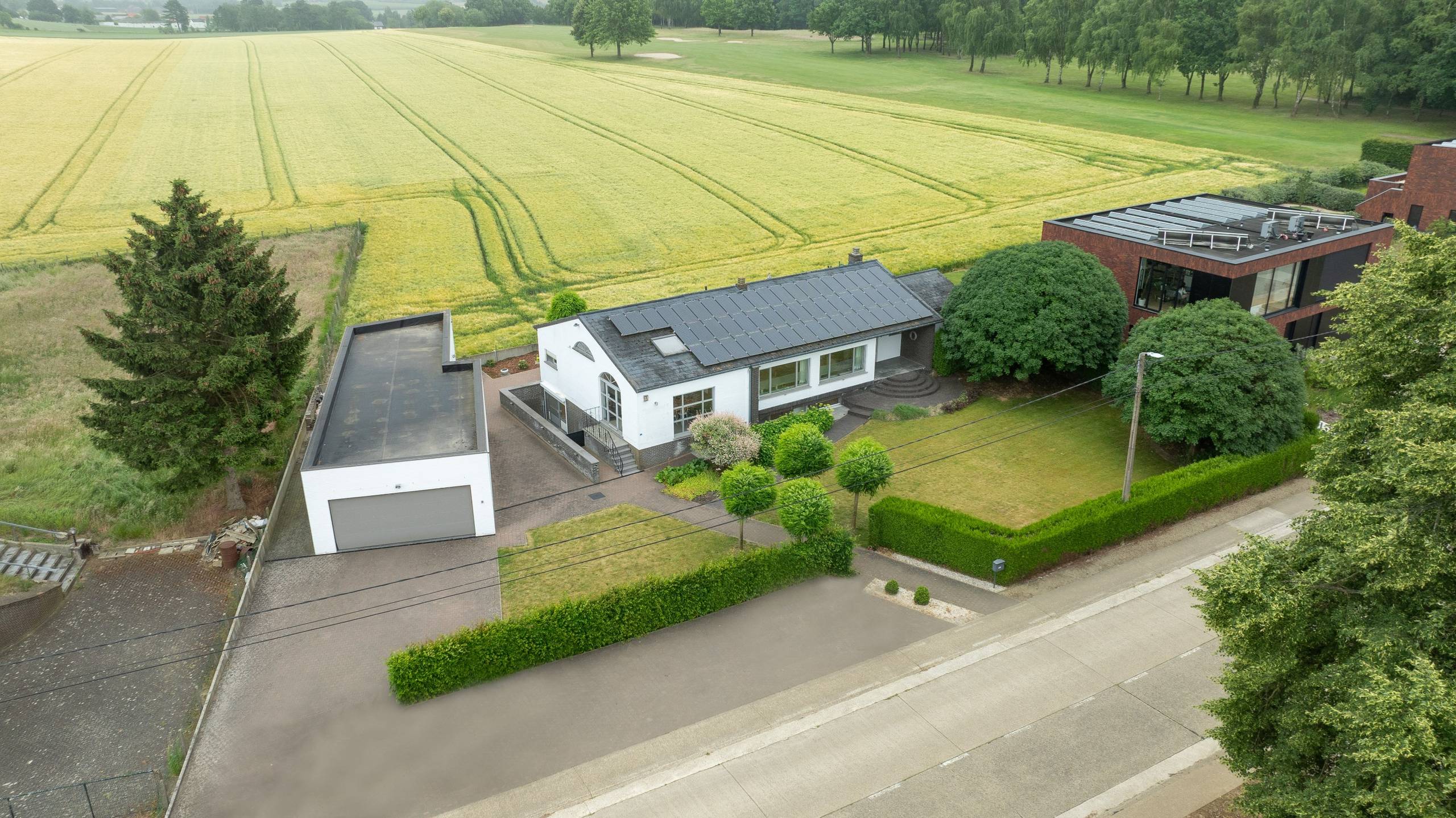 Bungalow avec espace de pratique/magasin, 3 chambres à coucher et dépendance - photo 3