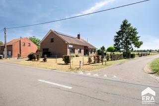 Gelegen in een groene, landelijke omgeving, omgeven door velden, biedt deze instapklare woning met nieuwe keuken en badkamer, volop rust en...