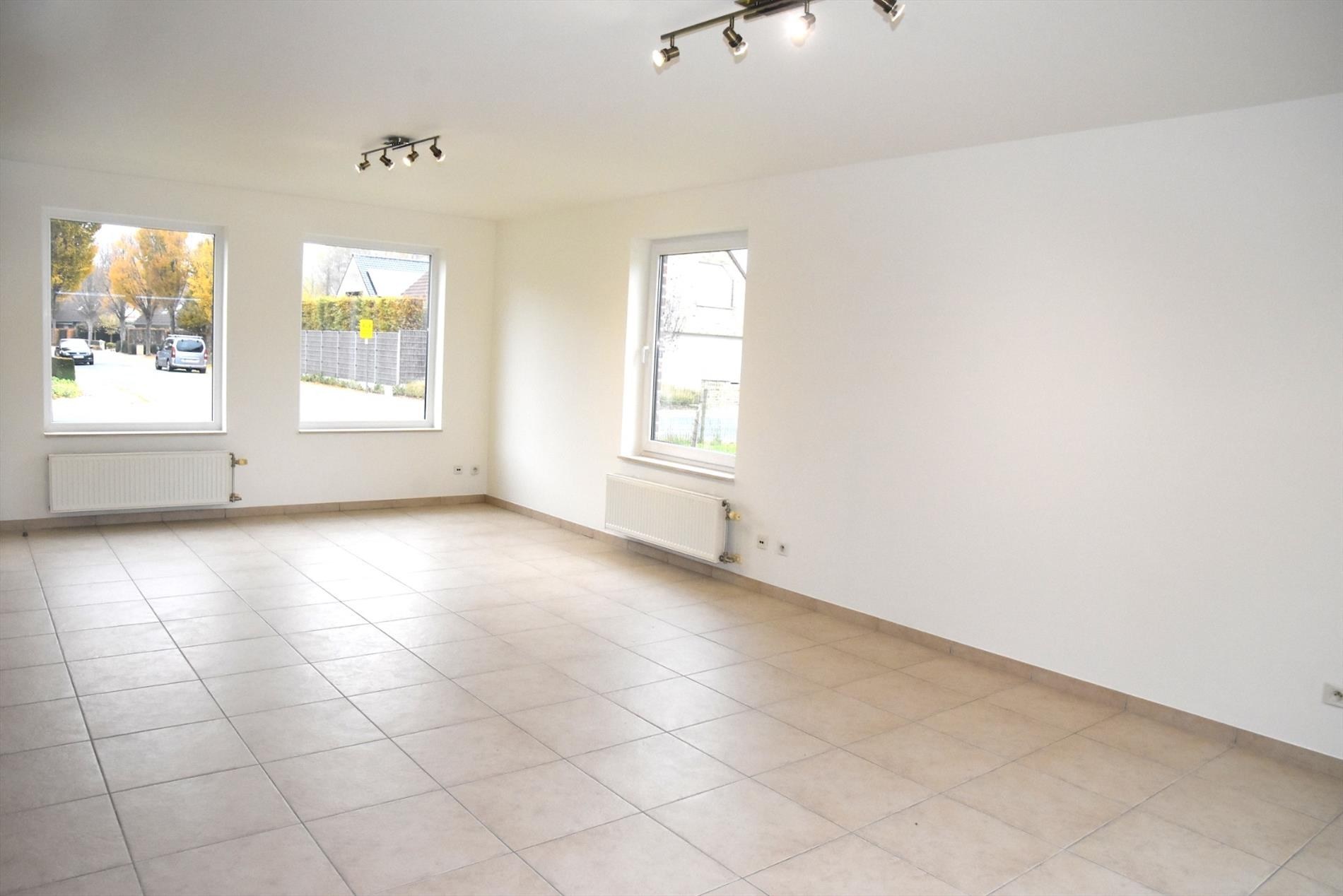 Heel mooie koppelwoning te huur in centrum Wevelgem! - foto 2