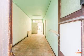 Deze woning is gelegen op een commerciële ligging te Sint-Amandsberg, vlakbij verschillende verbindingswegen, het openbaar vervoer en op...