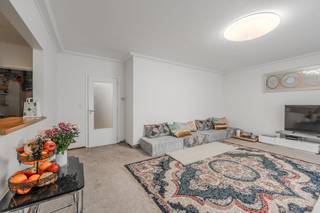 Ce lumineux appartement de 2 chambres (86 m²) à vendre est situé au cinquième étage de la résidence « West End », le long de l'Ooststraat. Vous...