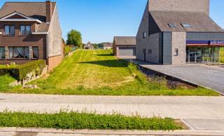 TERRAIN À BATIR POUR CONSTRUCTION SEMI-INDIVIDUELLE À BRAKELTerrain spacieux de 852 m², situé le long de la Ronsesestraat à Brakel, dans une parcelle...