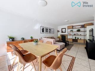 clara.ja@weinvest.be Tel: 0456 12 69 85<br /><br />We Invest biedt met genoegen dit prachtige, volledig gemeubileerde appartement met twee slaapkamers, een terras en een tuin aan, gelegen op de eerste verdieping van een gebouw aan de Avenue Van Volxem 241, 1190 Forest.<br /><br />Dit appartement is ideaal gelegen nabij Parc Duden en Parc de Forest, dicht bij openbaar vervoer en alle voorzieningen (winkels, restaurants, etc.). Het appartement bestaat uit: een entreehal met garderobe, een ruime en lichte woonkamer met toegang tot het balkon en een volledig uitgeruste open keuken, twee slaapkamers met toegang tot het terras en de grote tuin (circa 200 m²), een doucheruimte en een apart toilet.<br /><br />Het appartement wordt volledig gemeubileerd en uitgerust verhuurd.<br /><br />Huurprijs: € 1650/maand<br />Nutsvoorzieningen: € 290 all-inclusive (onderhoud gemeenschappelijke ruimtes, water, verwarming en elektriciteit).<br />PEB: E-<br /><br />Kom direct langs!
