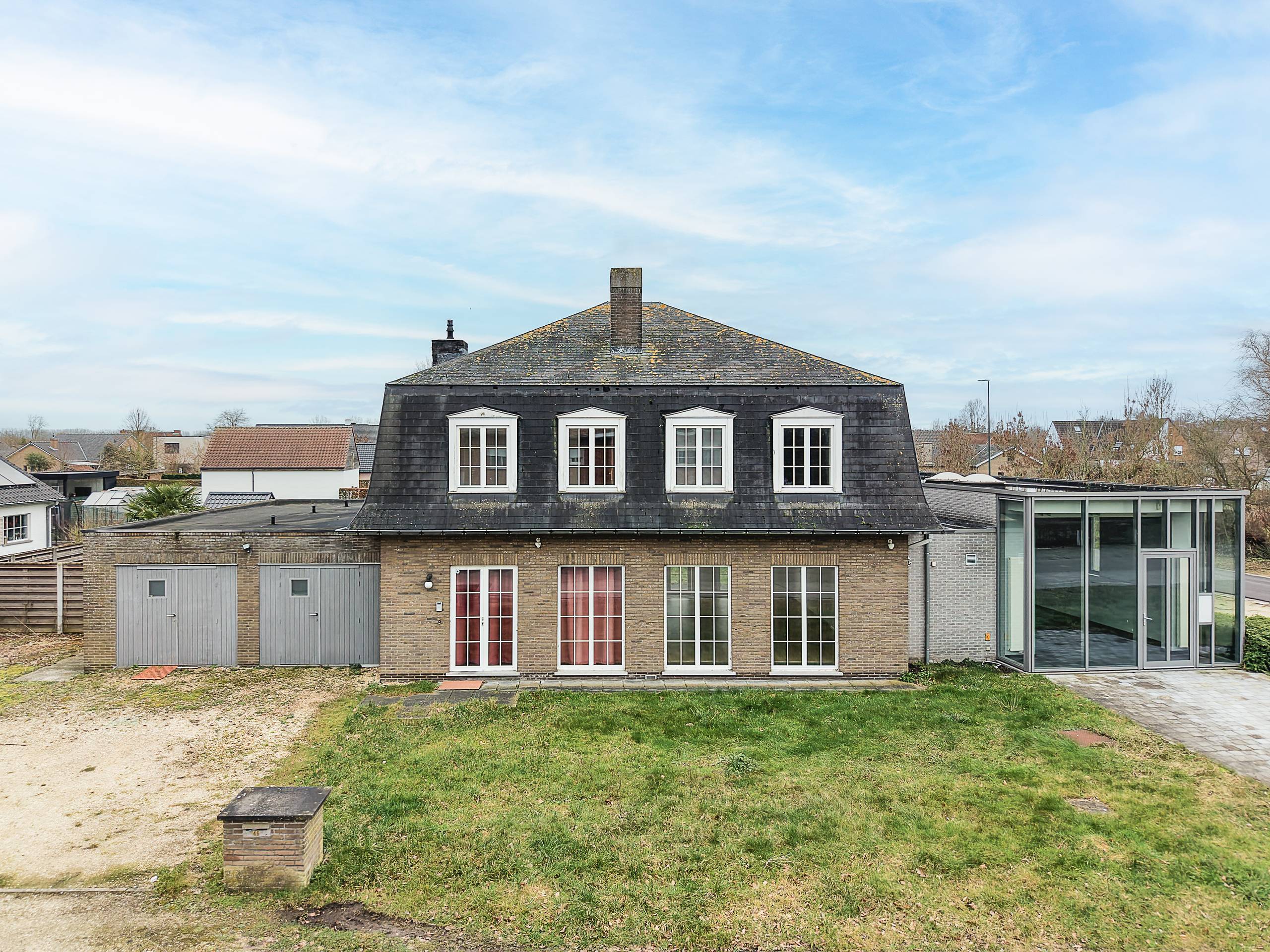 Multifunctionele woning met 4 slaapkamers en praktijkruimte - foto 1