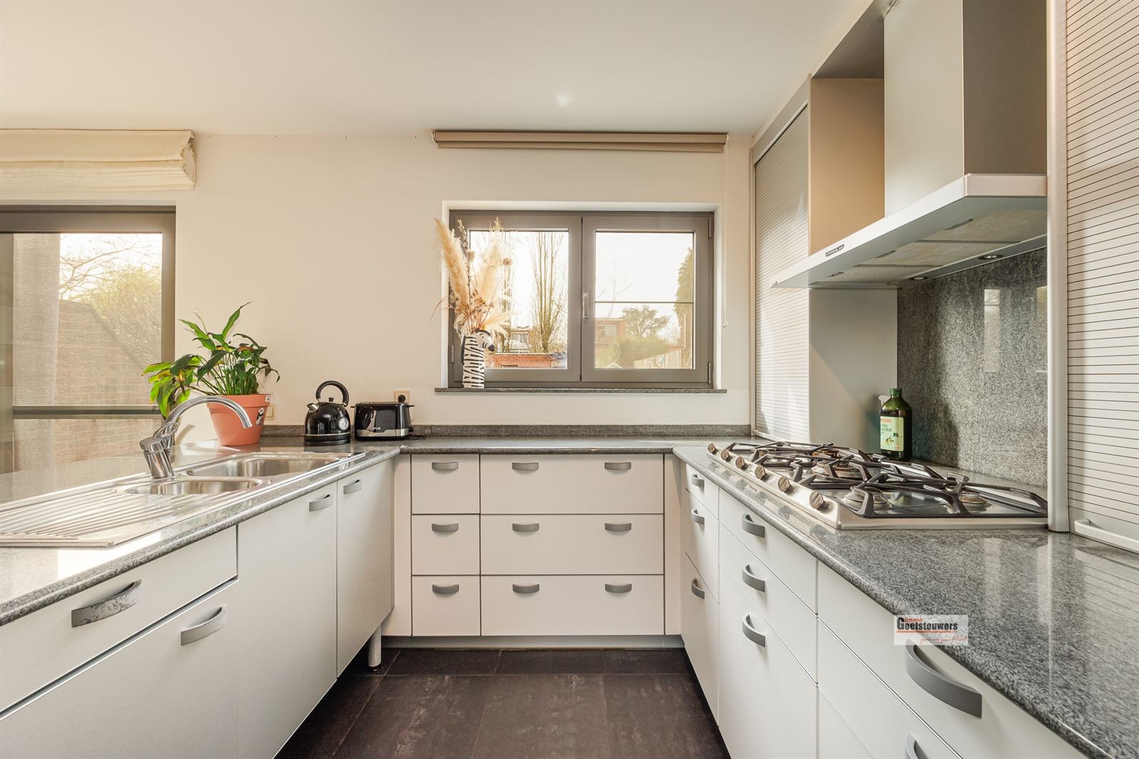 Instapklare woning met 5 slpks, garage en ruime tuin - foto 5