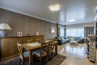 Instapklare en gerenoveerde gezinswoning!<br /><br />We betreden deze leuke woning via de inkomhal om vervolgens door te gaan naar de ruime en lichtrijke leefruimte. Deze is onderverdeeld in een ruime eetkamer en een gezellige zithoek met zicht op de tuin en het overdekt terras. Naastliggend hebben we een volledig geïnstalleerde keuken voorzien van alle comfort en moderne toestellen. Achteraan is er nog een zeer ruime en praktische berging/wasplaats met een extra inloopdouche. Tevens is hier ook nog een apart gastentoilet.<br /><br />Op de 1ste verdieping vinden we 3 slaapkamers terug en een moderne badkamer (2024) met hoekbad, lavabomeubel met spiegelkast en een 2e toilet. De zolder is toegankelijk via een trapluik en is uitermate handig en geschikt om tal van spullen te kunnen stockeren. Ook in de voorraadkelder kan u nog extra zaken opbergen.<br /><br />Zetten we een stap naar buiten hebben we een leuk overdekt terras en een mooie tuin voorzien een ruime garage en een tuinhuis.<br /><br />Op vlak van ligging zitten we tegen het centrum van Geel, met een goede verbinding naar de omliggende gemeenten en de E313. Alsook winkels, openbaar vervoer en scholen zijn in de buurt.<br /><br />Troeven:<br />- 16 Zonnepanelen met 6000 wp<br />- Recente cv ketel op aardgas (2025)<br />- instapklare gezinswoning (renovatie tussen 2020 en 2025)<br /><br />Bent u geïnteresseerd en wenst u een bezoek? Bel ons op het nummer 014 58 02 08.
