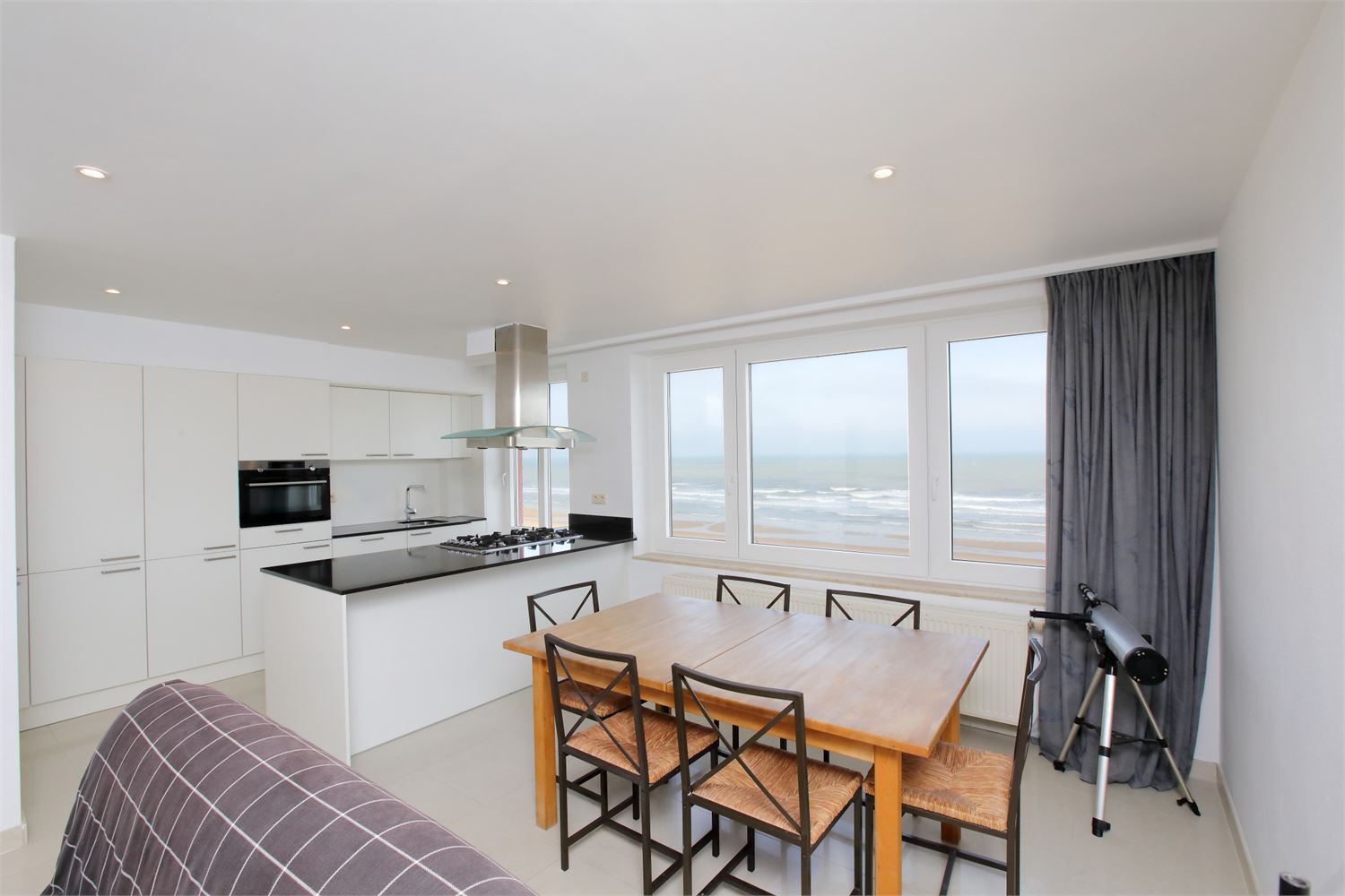 ADEMBENEMEND APPARTEMENT MET FRONTAAL ZEEZICHT ! - foto 2