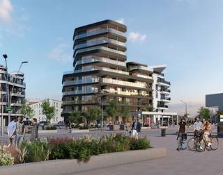 <p><span>Residentie Lux’or is de naam van het toonaangevend wooncomplex bestaande uit 25 luxueuze appartementen met leefterrassen op het Koning Leopold III-plein. De unieke architectuur, ruime appartementen en centrale ligging maken dit project enig in zijn soort. Het project bestaat uit appartementen met 2 &amp; 3 slaapkamers en een ondergronds garagecomplex. </span></p><p><span>U zoekt een betaalbaar woon- of verhuurappartement? </span></p><p><span>Dit 2-slaapkamerappartement kenmerkt zich door zijn praktische indeling, aangename ruimtes en grote berging. </span></p><p><span>De leefruimte met de open ingerichte keuken bevindt zich aan de straatzijde. </span></p><p><span>Op de achterzijde vinden we 2 slaapkamers die toegang geven tot het groot terras. </span></p><p><span>Badkamer met bad of inlooppdouche en dubbele lavabo. Er is een afzonderlijk toilet. </span></p><p><span>Mogelijkheid tot aankoop staanplaats en/of fietshaak in het gebouw. </span></p><p><span>Mits afspraak kunnen er nog wijzigingen worden doorgevoerd in de indeling. </span></p><p><span>De hoogwaardige afwerking van vloeren, keuken en badkamer maken dit een interessante opportuniteit. </span></p><p><span>De verwarming is via een warmtepomp en dus volledig conform de energiedoelstelling van 2050.</span></p>