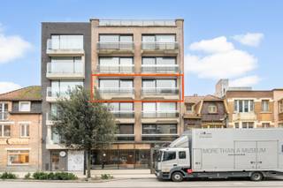 Centraal gelegen 3 slaapkamer appartement op 100 m. van de zeedijk in Oostduinkerke. Openbaar vervoer in de onmiddellijke omgeving van de...