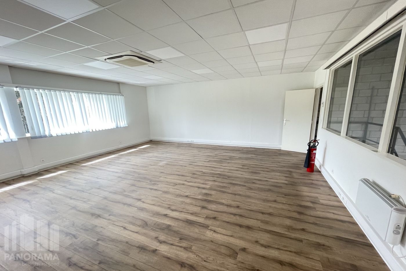 Entrepôt de 325 m² avec 96 m² de bureaux à proximité de la Chaussée de Louvain - photo 4