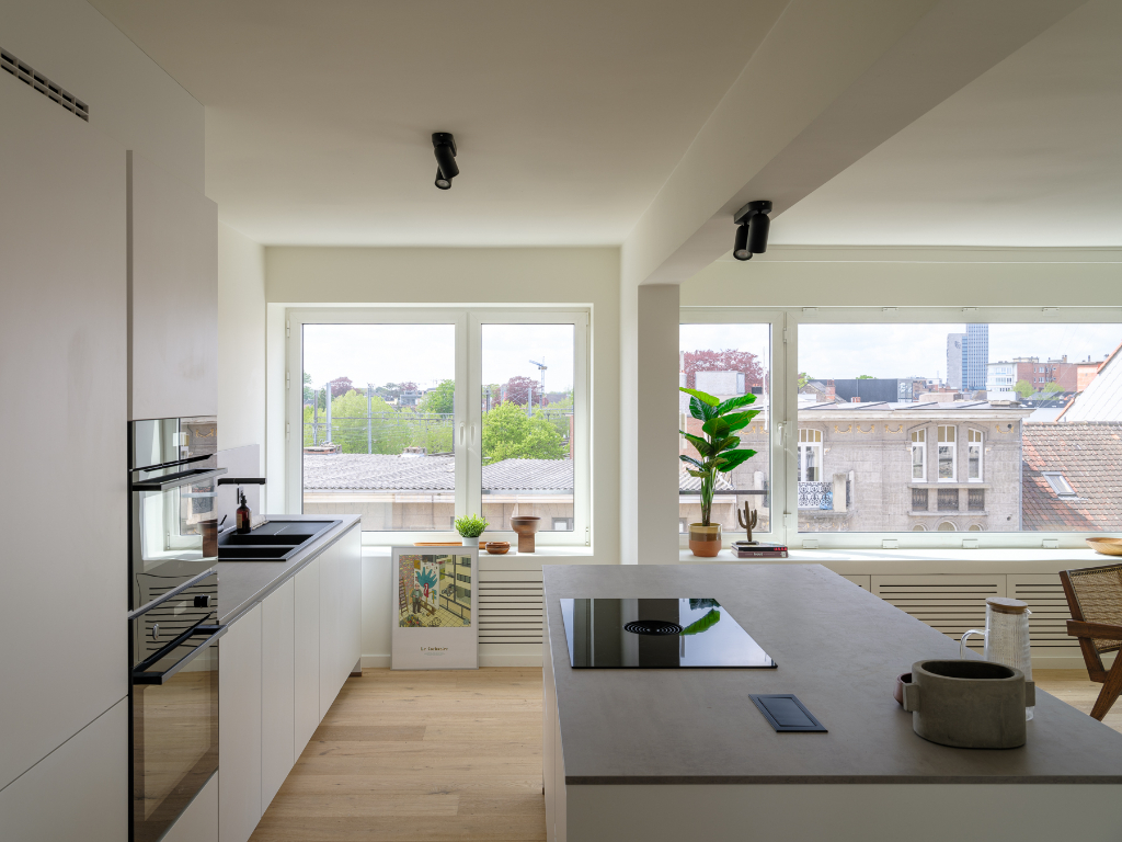 Ruim en lichtrijk 3 slpk appartement met terras nabij het station Gent-Sint-Pieters - foto 3