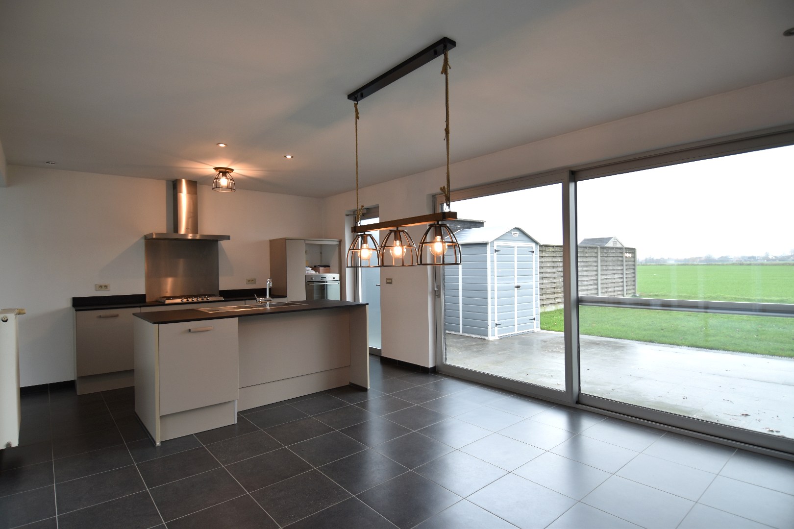 Vernieuwde eigendom met garage, tuin en topligging te koop aan de rand van Gullegem - foto 3