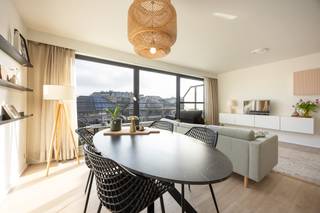 Centraal gelegen 2 slpk appartement met ruim terras en autostaanplaats.EPC: B-label | Staanplaats €16.000 | Op wandelafstand van de Grote...