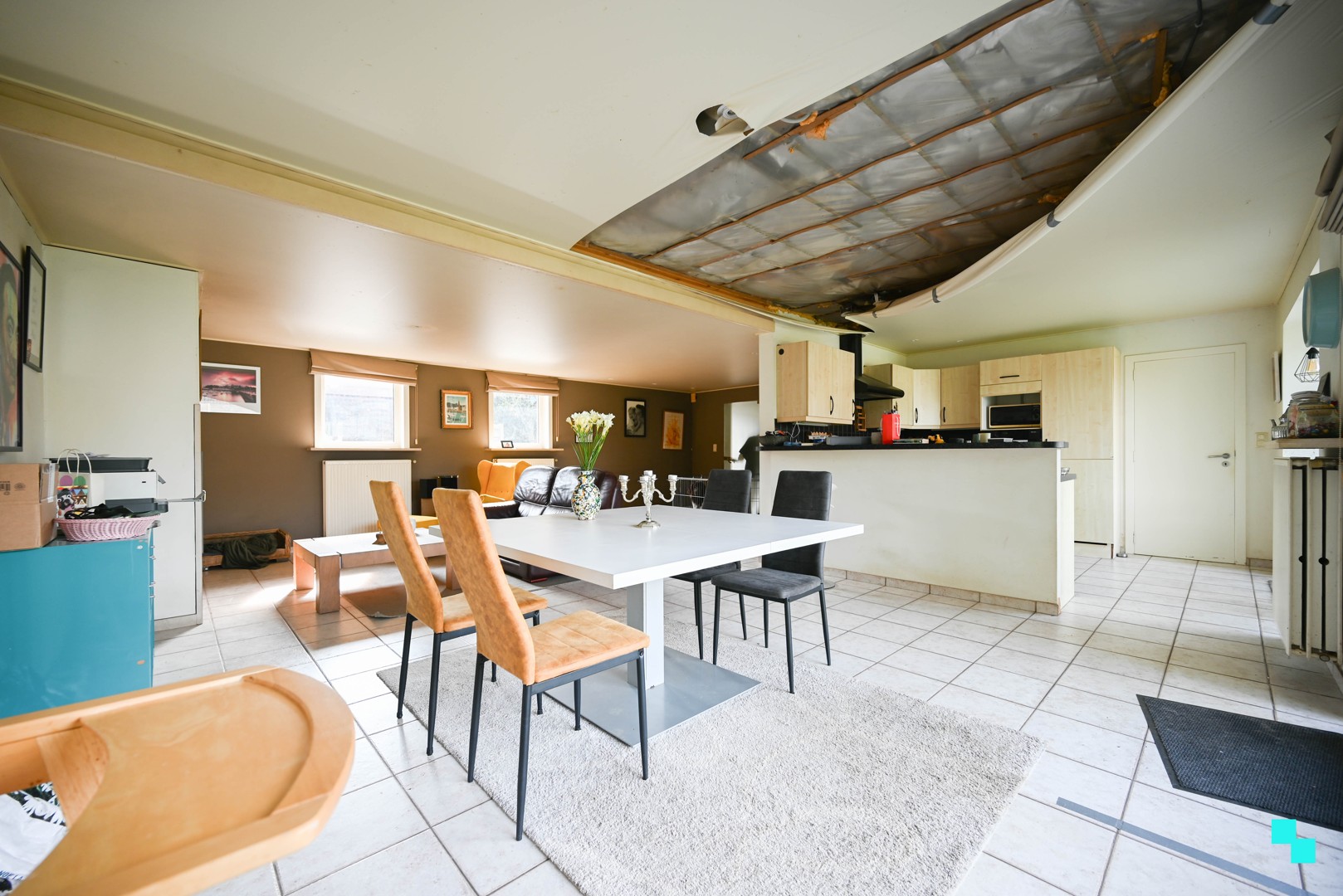 Alleenstaande, te renoveren villa in residentiële buurt - foto 2