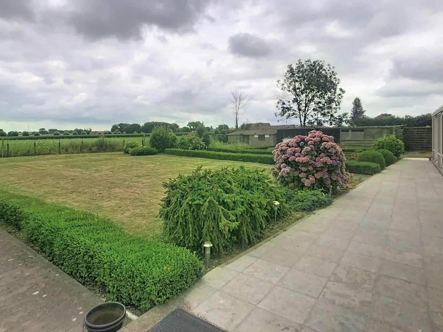 Alleenstaande woning met 3 slaapkamers,  inpandige garage, op 1744m² en zicht op de velden - foto 5