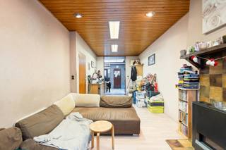 <p>Te koop in Borgerhout!<br /><br />In de Florastraat 58, een rustige straat gelegen in een residentiële woonkern nabij scholen, openbaar vervoer en belangrijke invalswegen in het hart van Borgerhout, bevindt zich deze ruime woning om te renoveren. Een unieke kans voor wie op zoek is naar een stadswoning met ruimte, licht en eindeloze mogelijkheden, op wandelafstand van alles wat de stad te bieden heeft.<br /><br />Via de inkomhal betreedt u de woning, die naadloos overgaat in een ruime leef- en eetruimte. Achteraan bevindt zich een buitenruimte, een bijzonder aangename troef in deze stedelijke omgeving. Verder vindt u op het gelijkvloers een keuken, een badkamer en een droge kelder, ideaal als extra bergruimte of voorraadruimte. De woning beschikt over 4 ruime slaapkamers. Ideaal voor grotere gezinnen, co-housing, een combinatie van wonen en werken of een rendabele verhuur.<br /><br />Troeven:<br />• Ligging<br />• Lichtrijke woonkamer (35 m²)<br />• 4 slaapkamers<br />• Buitenruimte<br /><br />Mis deze kans niet en neem vandaag nog contact op voor meer informatie of een bezichtiging in te plannen. Contacteer Ilhan op 0489/27 20 72 of mail naar ilhan@cornelis-goeman.be</p>