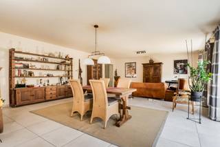 prachtig gelijkvloersappartement met ruime tuinDit ruime appartement bevindt zich op de gelijkvloerse verdieping in een jonge moderne...