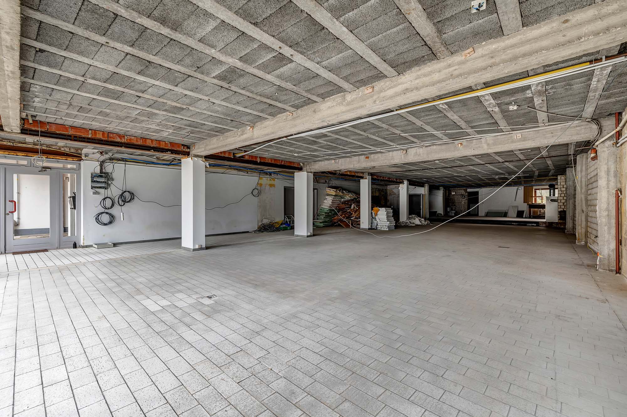 Te renoveren handelspand (315m²) met 4 staanplaatsen - foto 4